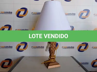 LOTE 091 - 01 ABAJUR COM CÚPULA LAMP. (NO ESTADO EM QUE SE ENCONTRA. SUJEITO A AVARIAS OCULTAS/VISÍVEIS.) AV9650A