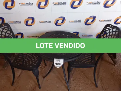 LOTE 186 - 01 MESA COM 2 CADEIRAS PARA PISCINA (TABLE, GARDEN E CHAIR). (NO ESTADO EM QUE SE ENCONTRA. SUJEITO A AVARIAS OCULTAS/VISÍVEIS.) 000065, AV9897U, AV9897S
