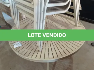 LOTE 074 - 01 MESA COM 04 CADEIRAS EM ALUMÍNIO PARA PISCINA MARCA WINDWARD (01 DESK AND 04 SHAIR). (NO ESTADO EM QUE SE ENCONTRA. SUJEITO A AVARIAS OCULTAS/VISÍVEIS.) BF 8605X BF8684S BF8684R BF8684N BF8684P