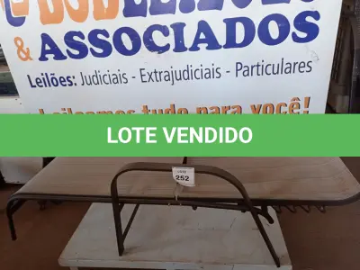 LOTE 252 - 01 ESPREGUIÇADEIRA PARA PISCINA (LOUNGE CHAIRS). (ESTADO EM QUE SE ENCONTRA. SUJEITO A AVARIAS OCULTAS/VISÍVEIS.) 0000059