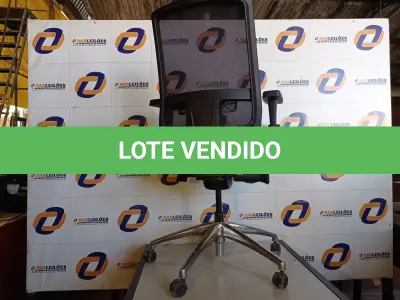 LOTE 107 - 01 CADEIRA PARA ESCRITORIO (OFFICE CHAIR. (NO ESTADO EM QUE SE ENCONTRA. SUJEITO A AVARIAS OCULTAS/VISÍVEIS.) AU2457B
