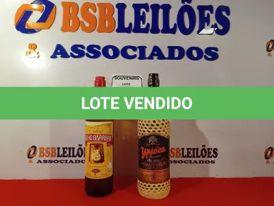 LOTE 065 - 01 GARRAFA DE VELHO BARREIRO 910ML, 01 YPIÓCA OURO CARVALHO C/ PALHA 965ML. (NO ESTADO EM QUE SE ENCONTRA) ATENÇÃO! FAZER A VISITAÇÃO ANTES DE ARREMATAR, NÃO SABEMOS SE FUNCIONA. LEILÃO NÃO TEM GARANTIA E NEM DEVOLUÇÃO, SUJEITO A POSSÍVEIS AVARIAS VISÍVEIS/OCULTAS E/OU AUSÊNCIA DE COMPONENTES.  