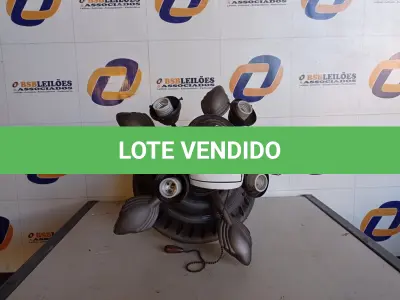 LOTE 156 - 01 VENTILADOR DE TETO COM PALETAS EM MADEIRA) (WITH CEILING FANS). (NO ESTADO EM QUE SE ENCONTRA. SUJEITO A AVARIAS OCULTAS/VISÍVEIS.)0000057
