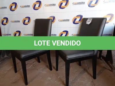 LOTE 119 - 02 CADEIRAS COM BASE EM MADEIRA (OFFICE CHAIR). (NO ESTADO EM QUE SE ENCONTRA. SUJEITO A AVARIAS OCULTAS/VISÍVEIS.) BF8478M, BF8478N