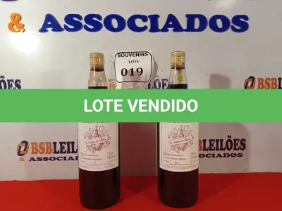 LOTE 019 - 02 GARRAFAS DE VINHOS PARADA CHAPECÓ, SENDO 01 VINHO TINTO BORDO SECO E 01 SUAVE 1 LITRO. LACRADO.  (NO ESTADO EM QUE SE ENCONTRA) ATENÇÃO! FAZER A VISITAÇÃO ANTES DE ARREMATAR, NÃO SABEMOS SE FUNCIONA. LEILÃO NÃO TEM GARANTIA E NEM DEVOLUÇÃO, SUJEITO A POSSÍVEIS AVARIAS VISÍVEIS/OCULTAS E/OU AUSÊNCIA DE COMPONENTES.  