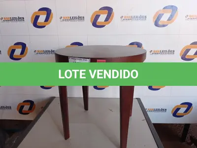 LOTE 062 - 01 MESA DE CENTRO DE MADEIRA (ACESSORY TABLE). (NO ESTADO EM QUE SE ENCONTRA. SUJEITO A AVARIAS OCULTAS/VISÍVEIS.)0000088