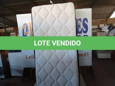 LOTE 200 - 01 COLCHÃO DE SOLTEIRO COM BASE (TWIN BED (MATTRESS+BOX). (NO ESTADO EM QUE SE ENCONTRA. SUJEITO A AVARIAS OCULTAS/VISÍVEIS.) AU1874T BASE SEM TAG