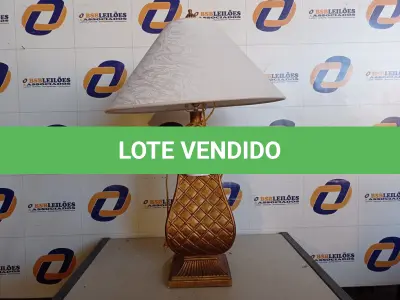 LOTE 151 - 01 ABAJUR COM CÚPULA (LAMP). (NO ESTADO EM QUE SE ENCONTRA. SUJEITO A AVARIAS OCULTAS/VISÍVEIS.) AV9794E