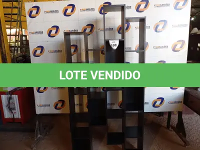LOTE 198 - 01 RACK EM MADEIRA PARA ARMAZENAMENTO (WALL MOUNTED STORAGE RACK). (NO ESTADO EM QUE SE ENCONTRA. SUJEITO A AVARIAS OCULTAS/VISÍVEIS.)0000049