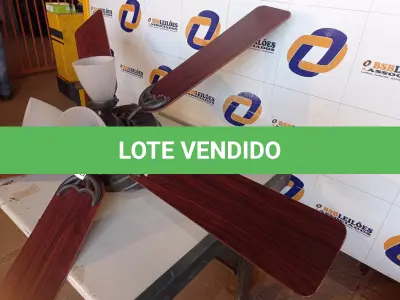 LOTE 054 - 01 VENTILADOR DE TETO COM PALETAS EM MADEIRA MARCA HUNTER (1 WITH CEILING FANS). (NO ESTADO EM QUE SE ENCONTRA. SUJEITO A AVARIAS OCULTAS/VISÍVEIS.) 0000057