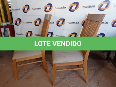 LOTE 136 - 02 CADEIRAS PÉS EM MADEIRA (CHAIR).  (NO ESTADO EM QUE SE ENCONTRA. SUJEITO A AVARIAS OCULTAS/VISÍVEIS.) BF8524L, BF8524S