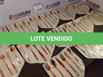 LOTE 050 - 01 FAQUEIRO DOURADO COM 12 COLHERES DE SOPA, 12 GARFOS DE MESA, 12 FACAS DE MESA, 12 GARFOS PEIXE, 12 FACAS PEIXES, 12 COLHERES DE SOBREMESA, 12 COLHERES DE SORVETE, 01 COLHER AÇUCAREIRO, 01 FACA MANTEIGUEIRA, 12 COLHERES DE SOBREMESA, 12 GARFOS DE SOBREMESA, 12 COLHERES DE CAFÉ, 01 COLHER E 01 GARFO PARA SALADA, 01 CONCHA PEQUENA E 01 ESPÁTULA. (NO ESTADO EM QUE SE ENCONTRA) ATENÇÃO! FAZER A VISITAÇÃO ANTES DE ARREMATAR, NÃO SABEMOS SE FUNCIONA. LEILÃO NÃO TEM GARANTIA E NEM DEVOLUÇÃO, SUJEITO A POSSÍVEIS AVARIAS VISÍVEIS/OCULTAS E/OU AUSÊNCIA DE COMPONENTES.  