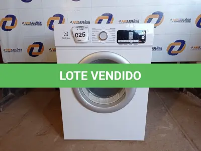 LOTE 025 - 01 SECADORA DE ROUPAS 11KG 220V MARCA ELECTROLUX.  (NO ESTADO EM QUE SE ENCONTRA. SUJEITO A AVARIAS OCULTAS/VISÍVEIS.) BF8675D