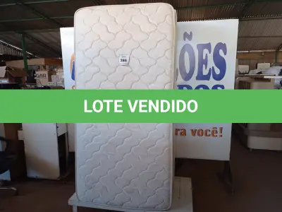 LOTE 286 - 01 COLCHÃO DE SOLTEIRO COM BASE (TWIN BED (MATTRESS+BOX). (NO ESTADO EM QUE SE ENCONTRA. SUJEITO A AVARIAS OCULTAS/VISÍVEIS.) BF8533N - AV9995U