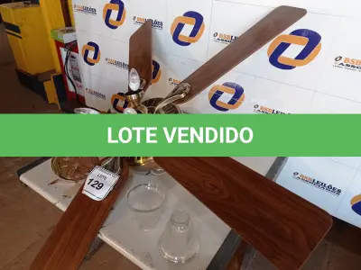 LOTE 129 - 01 VENTILADOR DE TETO COM PALETAS EM MADEIRA MARCA HUNTER) (1 WITH CEILING FANS). (NO ESTADO EM QUE SE ENCONTRA. SUJEITO A AVARIAS OCULTAS/VISÍVEIS.)000057