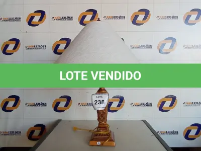 LOTE 238 - 01 ABAJUR COM CÚPULA (LAMP). (NO ESTADO EM QUE SE ENCONTRA. SUJEITO A AVARIAS OCULTAS/VISÍVEIS.) BF8526Y