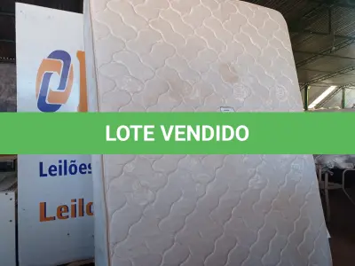 LOTE 180 - 01 COLCHÃO DE CASAL COM BASE QUEEN BED (MATTRESS+BOX). (NO ESTADO EM QUE SE ENCONTRA. SUJEITO A AVARIAS OCULTAS/VISÍVEIS.) AV9906K - AV9844D