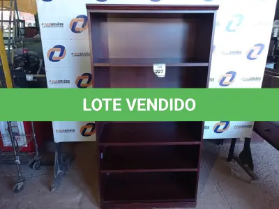 LOTE 227 - 01 ESTANTE EM MADEIRA COM 4 PRATELEIRAS (CABINET) (NO ESTADO EM QUE SE ENCONTRA. SUJEITO A AVARIAS OCULTAS/VISÍVEIS.) 0000070