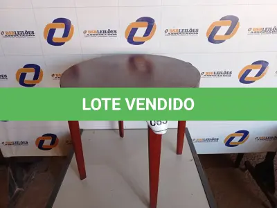 LOTE 063 - 01 MESA DE CENTRO DE MADEIRA (ACESSORY TABLE). (NO ESTADO EM QUE SE ENCONTRA. SUJEITO A AVARIAS OCULTAS/VISÍVEIS.)0000046
