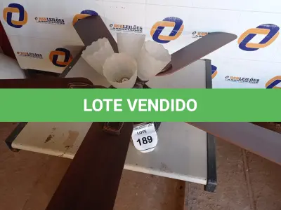 LOTE 189 - 01 VENTILADOR DE TETO COM PALETAS EM MADEIRA (1 WITH CEILING FANS). (NO ESTADO EM QUE SE ENCONTRA. SUJEITO A AVARIAS OCULTAS/VISÍVEIS.)0000057
