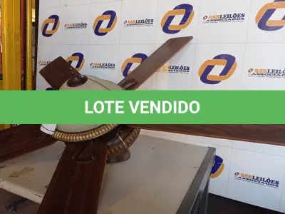 LOTE 152 - 01 VENTILADOR DE TETO COM PALETAS EM MADEIRA MARCA HUNTER) (1 WITH CEILING FANS). (NO ESTADO EM QUE SE ENCONTRA. SUJEITO A AVARIAS OCULTAS/VISÍVEIS.)0000057