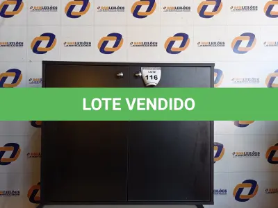 LOTE 116 - 01 ARMÁRIO EM MADEIRA 02 PORTAS (CABINET). (NO ESTADO EM QUE SE ENCONTRA. SUJEITO A AVARIAS OCULTAS/VISÍVEIS.) 0000055