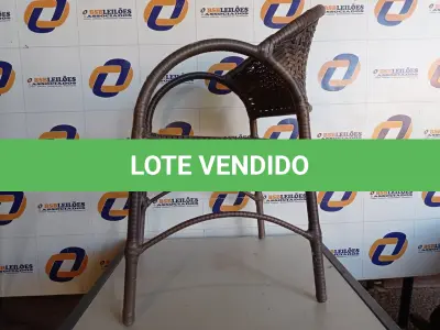 LOTE 099 - 01 CADEIRA EM FIBRA SINTÉTICA. (CHAIR, GARDEN). (NO ESTADO EM QUE SE ENCONTRA. SUJEITO A AVARIAS OCULTAS/VISÍVEIS.) AV9404S.
