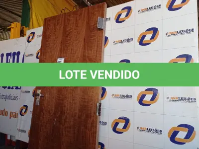 LOTE 006 - 01 PORTA EM MADEIRA MACIÇA MEDINDO 090CMX2,10CM.  (WOOD DOOR). (NO ESTADO EM QUE SE ENCONTRA. SUJEITO A AVARIAS OCULTAS/VISÍVEIS)0000082