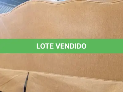 LOTE 218 - 01 SOFÁ 3 LUGARES (SOFÁ). (NO ESTADO EM QUE SE ENCONTRA. SUJEITO A AVARIAS OCULTAS/VISÍVEIS.) AV9500A