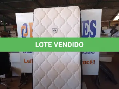 LOTE 070 - 01 COLCHÃO DE SOLTEIRO COM BASE (TWIN BED (MATTRESS+BOX). (NO ESTADO EM QUE SE ENCONTRA. SUJEITO A AVARIAS OCULTAS/VISÍVEIS.) (NO ESTADO EM QUE SE ENCONTRA. SUJEITO A AVARIAS OCULTAS/VISÍVEIS.) BF8727F - AU1872L