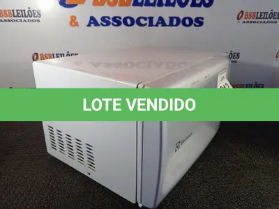 LOTE 212 - 01 MICRO-ONDAS ELECTROLUX 127 VOLTS COM PRATO (MICROWAVE). (NO ESTADO EM QUE SE ENCONTRA. SUJEITO A AVARIAS OCULTAS/VISÍVEIS.) BH1479N