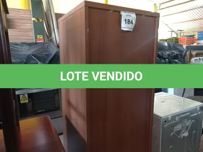 LOTE 184 - 01 ARQUIVO EM MADEIRA COM 4 GAVETAS EM AÇO (CABINET FILE). (NO ESTADO EM QUE SE ENCONTRA. SUJEITO A AVARIAS OCULTAS/VISÍVEIS.) 000071
