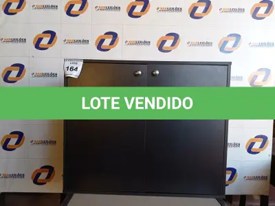 LOTE 164 - 01 ARMÁRIO EM MADEIRA 2 PORTAS (OFFICE CHAIR). (NO ESTADO EM QUE SE ENCONTRA. SUJEITO A AVARIAS OCULTAS/VISÍVEIS.) 0000072
