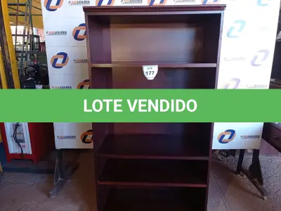 LOTE 177 - 01 ARMÁRIO EM MADEIRA COM 3 PRATELEIRAS (CABINET). (NO ESTADO EM QUE SE ENCONTRA. SUJEITO A AVARIAS OCULTAS/VISÍVEIS.)0000069
