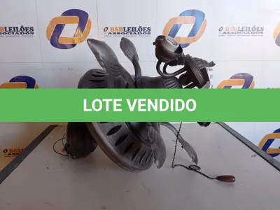 LOTE 156 - 01 VENTILADOR DE TETO COM PALETAS EM MADEIRA) (WITH CEILING FANS). (NO ESTADO EM QUE SE ENCONTRA. SUJEITO A AVARIAS OCULTAS/VISÍVEIS.)0000057