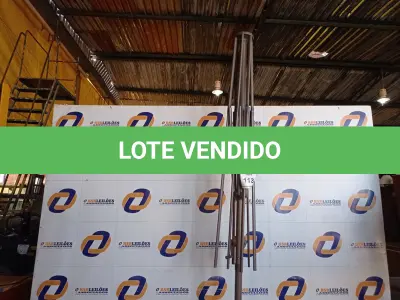LOTE 113 - 01 ARMAÇÃO DE OMBRELONE SEM O TOLDO COM BASE DE CONCRETO. (UMBRELLA). (NO ESTADO EM QUE SE ENCONTRA. SUJEITO A AVARIAS OCULTAS/VISÍVEIS.) BH1552X