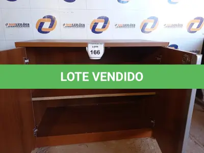 LOTE 166 - 01 ARMÁRIO EM MADEIRA 2 PORTAS (CABINET). (NO ESTADO EM QUE SE ENCONTRA. SUJEITO A AVARIAS OCULTAS/VISÍVEIS.)0000073