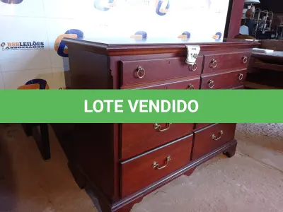 LOTE 148 - 01 CÔMODA EM MADEIRA 6 GAVETAS (DRESSER). (NO ESTADO EM QUE SE ENCONTRA. SUJEITO A AVARIAS OCULTAS/VISÍVEIS.) BF8581K