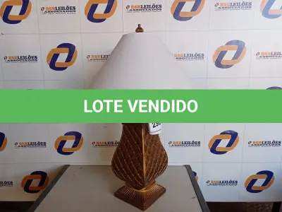 LOTE 236 - 01 ABAJUR COM CÚPULA (LAMP). (NO ESTADO EM QUE SE ENCONTRA. SUJEITO A AVARIAS OCULTAS/VISÍVEIS.) BF8693P