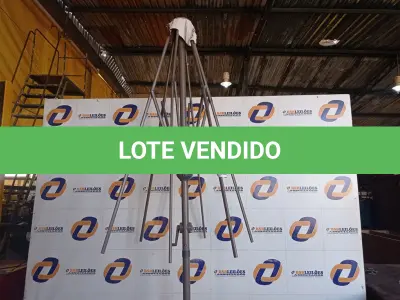 LOTE 187 - 01 ARMAÇÃO DE OMBRELONE SEM O TOLDO COM BASE DE CONCRETO (UMBRELLA). (NO ESTADO EM QUE SE ENCONTRA. SUJEITO A AVARIAS OCULTAS/VISÍVEIS.) BH1552V