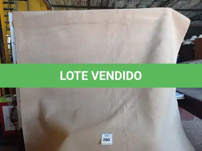LOTE 280 - 01 TAPETE (RUG). (NO ESTADO EM QUE SE ENCONTRA. SUJEITO A AVARIAS OCULTAS/VISÍVEIS.) AV9543E