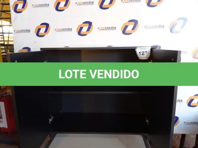LOTE 127 - 01 ARMÁRIO EM MADEIRA 02 PORTAS (CABINET). (NO ESTADO EM QUE SE ENCONTRA. SUJEITO A AVARIAS OCULTAS/VISÍVEIS.) 0000052