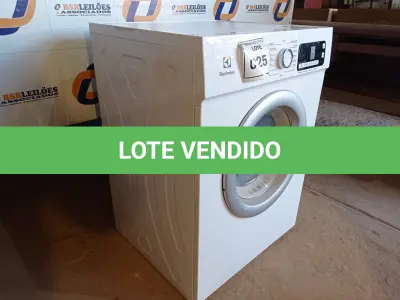 LOTE 025 - 01 SECADORA DE ROUPAS 11KG 220V MARCA ELECTROLUX.  (NO ESTADO EM QUE SE ENCONTRA. SUJEITO A AVARIAS OCULTAS/VISÍVEIS.) BF8675D