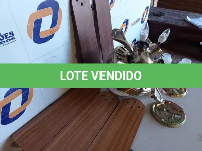 LOTE 157 - 01 VENTILADOR DE TETO COM PALETAS EM MADEIRA MARCA HUNTER (1 WITH CEILING FANS). (NO ESTADO EM QUE SE ENCONTRA. SUJEITO A AVARIAS OCULTAS/VISÍVEIS.) 0000057