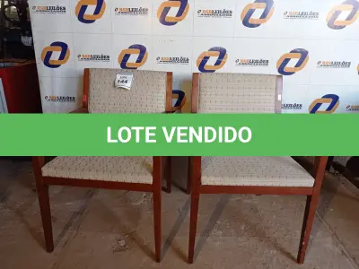 LOTE 144 - 02 CADEIRAS EM MADEIRA (CHAIRS). (NO ESTADO EM QUE SE ENCONTRA. SUJEITO A AVARIAS OCULTAS/VISÍVEIS.) 0000066