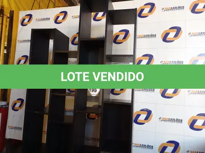 LOTE 199 - 01 RACK EM MADEIRA PARA ARMAZENAMENTO (WALL MOUNTED STORAGE RACK). (NO ESTADO EM QUE SE ENCONTRA. SUJEITO A AVARIAS OCULTAS/VISÍVEIS.) (NO ESTADO EM QUE SE ENCONTRA. SUJEITO A AVARIAS OCULTAS/VISÍVEIS.)0000077
