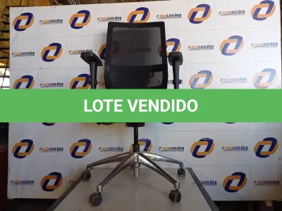 LOTE 107 - 01 CADEIRA PARA ESCRITORIO (OFFICE CHAIR. (NO ESTADO EM QUE SE ENCONTRA. SUJEITO A AVARIAS OCULTAS/VISÍVEIS.) AU2457B