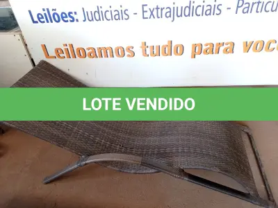LOTE 256 - 01 ESPREGUIÇADEIRA PARA PISCINA (LOUNGE CHAIR). (NO ESTADO EM QUE SE ENCONTRA. SUJEITO A AVARIAS OCULTAS/VISÍVEIS.) AV9505K