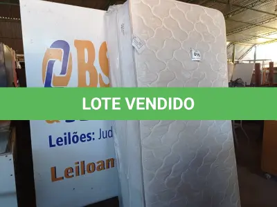 LOTE 010 - 01 COLCHÃO DE SOLTEIRO COM BASE (TWIN BED (MATTRESS+BOX). (NO ESTADO EM QUE SE ENCONTRA. SUJEITO A AVARIAS OCULTAS/VISÍVEIS.) AV9973W, AV9377M
