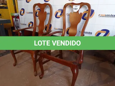 LOTE 133 - 02 CADEIRAS EM MADEIRA SEM ASSENTO COM AVARIAS (CHAIR). (NO ESTADO EM QUE SE ENCONTRA. SUJEITO A AVARIAS OCULTAS/VISÍVEIS.) BF8562V, BF8562T